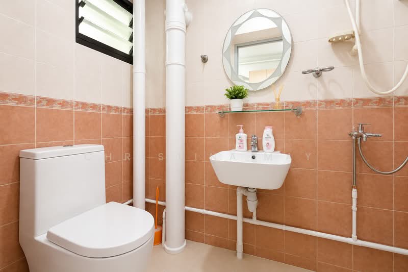 273B Jurong West Avenue 3, 273B Jurong West Avenue 3, 3 Bedrooms, 1,195 sqft, HDB Flat For Sale, by Christina May, 500180578 - Bathroom - PropertyGuru.com.sg