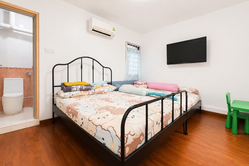 273B Jurong West Avenue 3, 273B Jurong West Avenue 3, 3 Bedrooms, 1,195 sqft, HDB Flat For Sale, by Christina May, 500180578 - Bedroom - PropertyGuru.com.sg