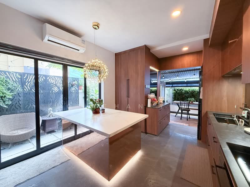 Eastwood Drive, , 5 Bedrooms, 4,800 sqft, Semi-Detached House For Sale, by Jonathan Yeo, 500180583 - Kitchen - PropertyGuru.com.sg