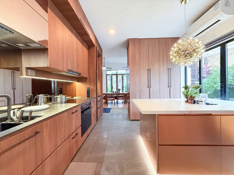 Eastwood Drive, , 5 Bedrooms, 4,800 sqft, Semi-Detached House For Sale, by Jonathan Yeo, 500180583 - Kitchen - PropertyGuru.com.sg