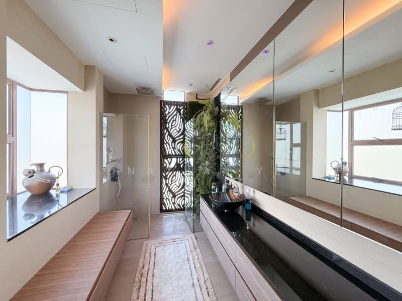 Eastwood Drive, , 5 Bedrooms, 4,800 sqft, Semi-Detached House For Sale, by Jonathan Yeo, 500180583 - Master Bathroom - PropertyGuru.com.sg