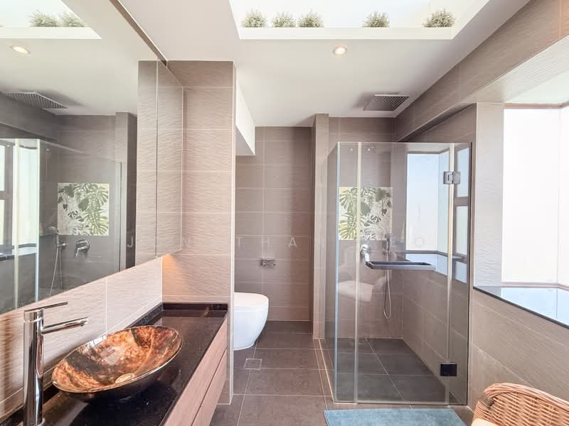 Eastwood Drive, , 5 Bedrooms, 4,800 sqft, Semi-Detached House For Sale, by Jonathan Yeo, 500180583 - Junior Bathroom - PropertyGuru.com.sg