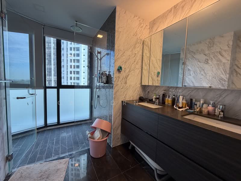 Amber Skye, 8 Amber Road, 3 Bedrooms, 1,335 sqft, Apartment For Rent, by California ., 500180592 - Bathroom - PropertyGuru.com.sg