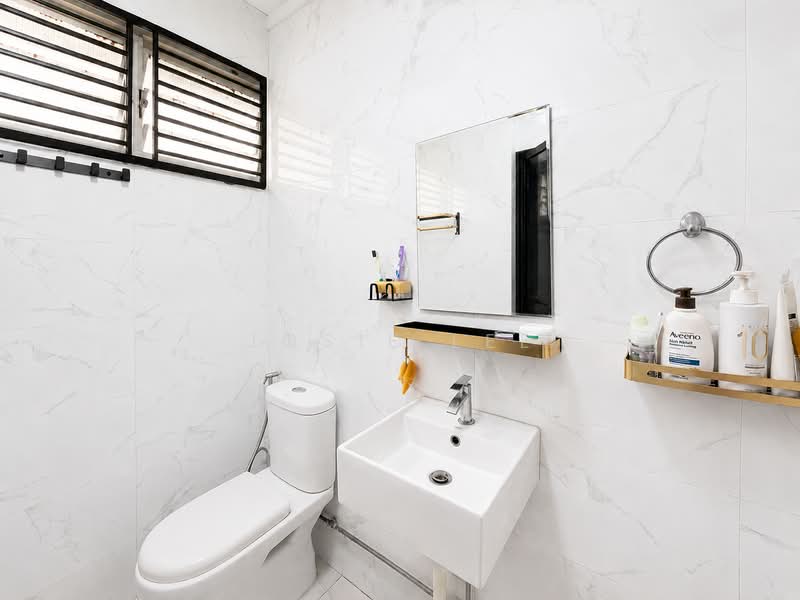 732 Jurong West Street 73, 732 Jurong West Street 73, 3 Bedrooms, 1,151 sqft, HDB Flat For Sale, by Josie Lee, 500180598 - Bathroom - PropertyGuru.com.sg