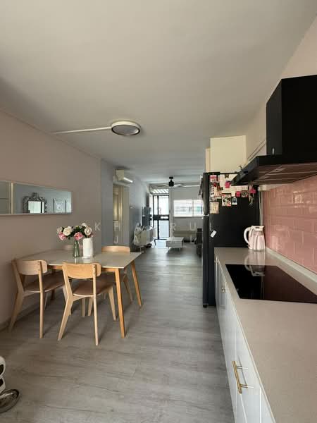 132 Simei Street 1, 132 Simei Street 1, 2 Bedrooms, 688 sqft, HDB Flat For Sale, by Khairul Jalal, 500180599 - Dining Room - PropertyGuru.com.sg