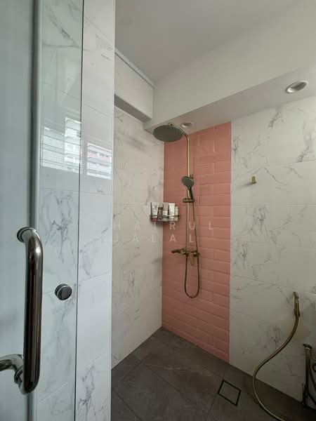 132 Simei Street 1, 132 Simei Street 1, 2 Bedrooms, 688 sqft, HDB Flat For Sale, by Khairul Jalal, 500180599 - Bathroom - PropertyGuru.com.sg