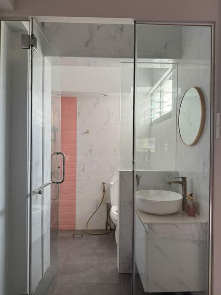 132 Simei Street 1, 132 Simei Street 1, 2 Bedrooms, 688 sqft, HDB Flat For Sale, by Khairul Jalal, 500180599 - Bathroom - PropertyGuru.com.sg