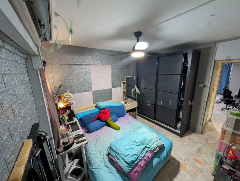 119 Hougang Avenue 1, 119 Hougang Avenue 1, 2 Bedrooms, 721 sqft, HDB Flat For Sale, by Tiong Poh Shien, 500180601 - Bedroom - PropertyGuru.com.sg