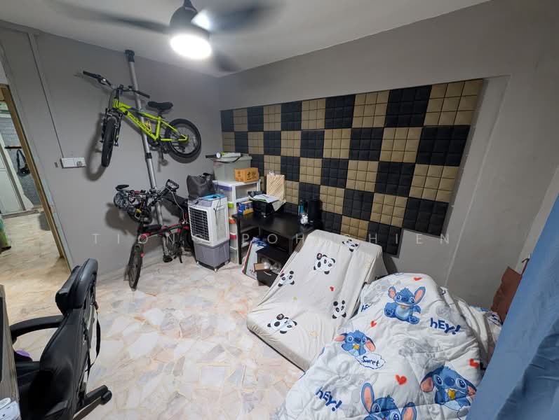 119 Hougang Avenue 1, 119 Hougang Avenue 1, 2 Bedrooms, 721 sqft, HDB Flat For Sale, by Tiong Poh Shien, 500180601 - Bedroom - PropertyGuru.com.sg