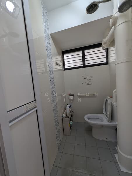 119 Hougang Avenue 1, 119 Hougang Avenue 1, 2 Bedrooms, 721 sqft, HDB Flat For Sale, by Tiong Poh Shien, 500180601 - Bathroom - PropertyGuru.com.sg