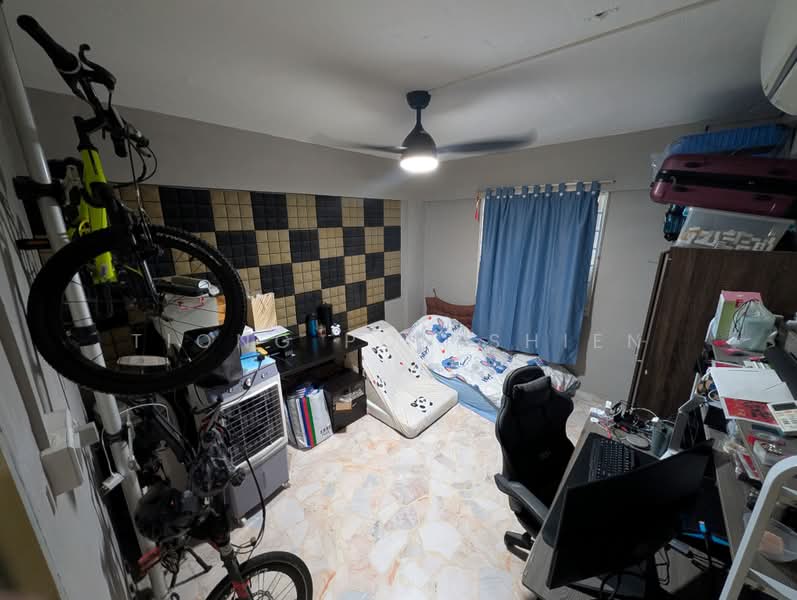 119 Hougang Avenue 1, 119 Hougang Avenue 1, 2 Bedrooms, 721 sqft, HDB Flat For Sale, by Tiong Poh Shien, 500180601 - Bedroom - PropertyGuru.com.sg