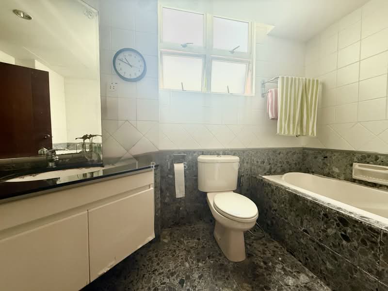 Woodgrove Condo, 12 Woodgrove Drive, 3 Bedrooms, 1,701 sqft, Condominium For Sale, by Iris Ho, 500180607 - Master Bathroom - PropertyGuru.com.sg