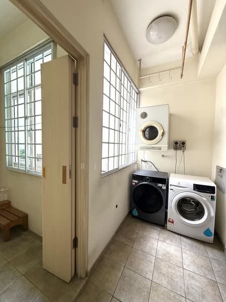 Woodgrove Condo, 12 Woodgrove Drive, 3 Bedrooms, 1,701 sqft, Condominium For Sale, by Iris Ho, 500180607 - Yard and utility room - PropertyGuru.com.sg