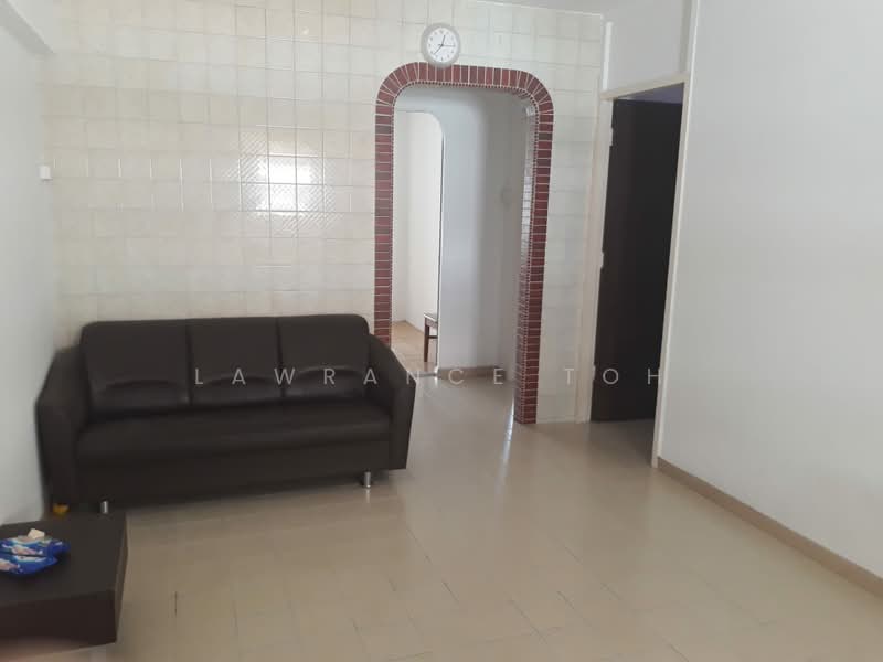 846 Tampines Street 82, 846 Tampines Street 82, 2 Bedrooms, 795 sqft, HDB Flat For Rent, by Lawrance Toh, 500180617 - Living Room - PropertyGuru.com.sg