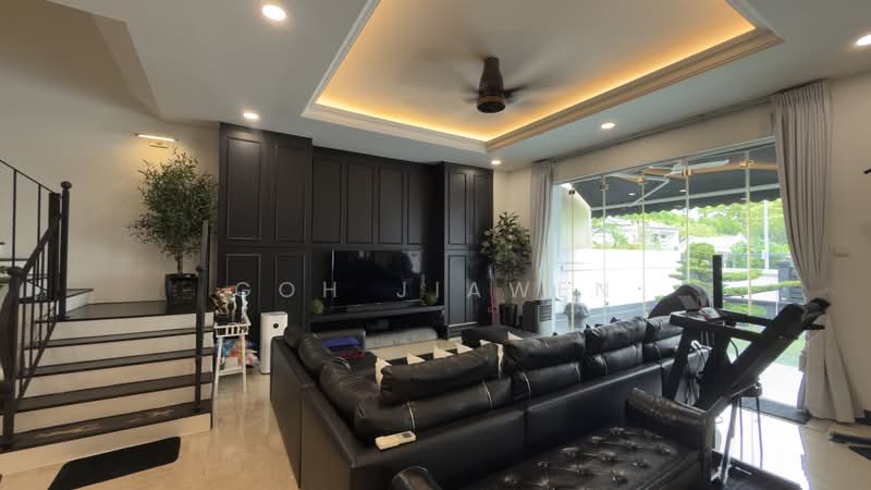 Up to 7 Bedroom Terrace Landed, Convenient back gate to bus stop, , 7 Bedrooms, 3,180 sqft, Terraced House For Sale, by Goh Jiawen, 500180649 - Living Room - PropertyGuru.com.sg