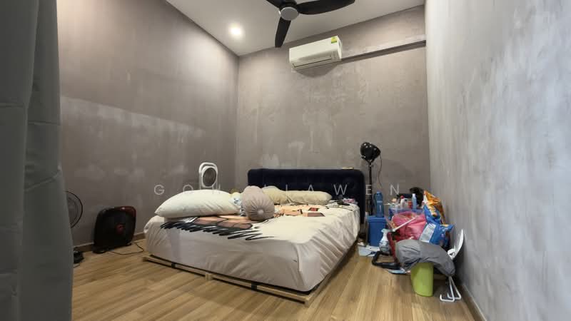 Up to 7 Bedroom Terrace Landed, Convenient back gate to bus stop, , 7 Bedrooms, 3,180 sqft, Terraced House For Sale, by Goh Jiawen, 500180649 - Bedroom - PropertyGuru.com.sg