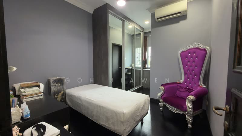 Up to 7 Bedroom Terrace Landed, Convenient back gate to bus stop, , 7 Bedrooms, 3,180 sqft, Terraced House For Sale, by Goh Jiawen, 500180649 - Bedroom - PropertyGuru.com.sg