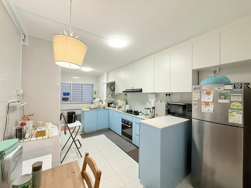 907 Tampines Avenue 4, 907 Tampines Avenue 4, 2 Bedrooms, 786 sqft, HDB Flat For Sale, by James Yeo, 500180651 - Kitchen - PropertyGuru.com.sg