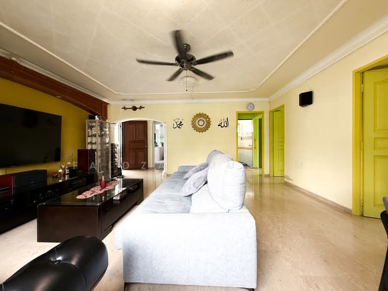 230 Choa Chu Kang Central, 230 Choa Chu Kang Central, 3 Bedrooms, 1,109 sqft, HDB Flat For Sale, by Faidzal Muslim, 500180653 - Living Room - PropertyGuru.com.sg