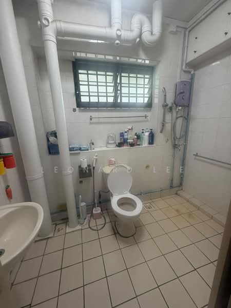 574 Hougang Street 51, 574 Hougang Street 51, 3 Bedrooms, 1,076 sqft, HDB Flat For Sale, by Leonard Lee, 500180655 - Bathroom - PropertyGuru.com.sg