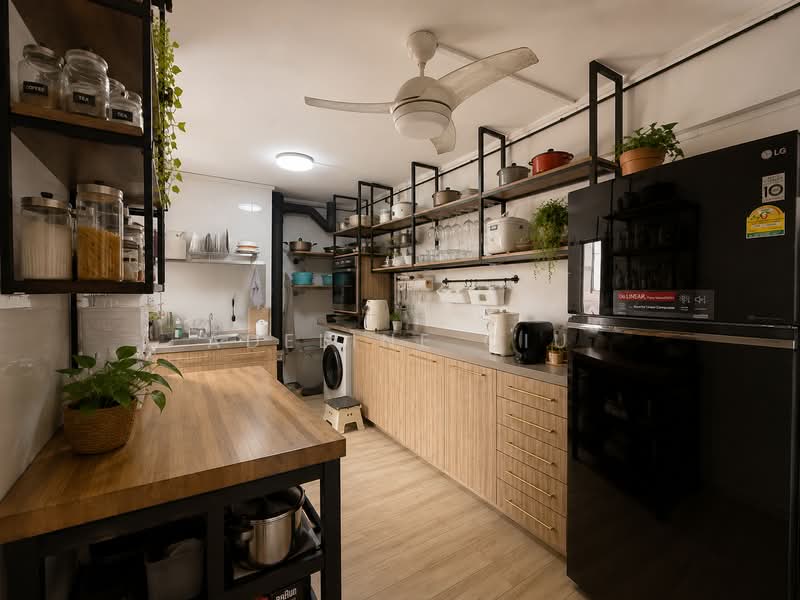 239 Lorong 1 Toa Payoh, 239 Lorong 1 Toa Payoh, 3 Bedrooms, 1,324 sqft, HDB Flat For Sale, by Adeline Qiu, 500180659 - Kitchen - PropertyGuru.com.sg