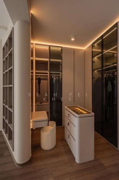 Rochelle At Newton, 188 Keng Lee Road, 4 Bedrooms, 1,787 sqft, Condominium For Sale, by Seah Pei Khee, 500180660 - Master Bedroom Walk-in Wardrobe - PropertyGuru.com.sg