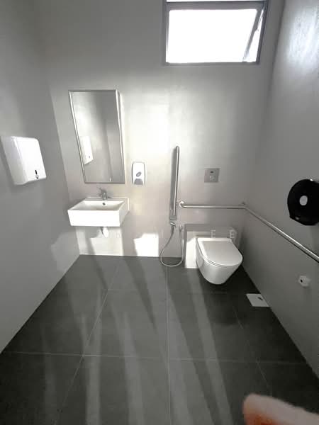 Space 18, 18 Lorong Ampas, Balestier / Toa Payoh, 1,787 sqft, Light Industrial (B1) For Sale, by Abram Lee, 500180663 - Bathroom - CommercialGuru.com.sg