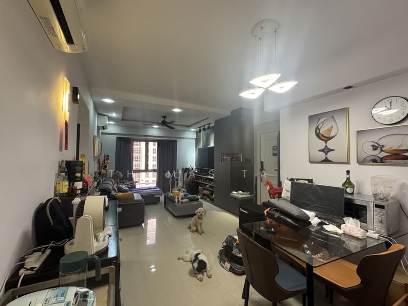 Parkview Apartments, 1 Bukit Batok Street 25, 3 Bedrooms, 1,120 sqft, Condominium For Sale, by Thomas Tan, 500180672 - Living Room - PropertyGuru.com.sg