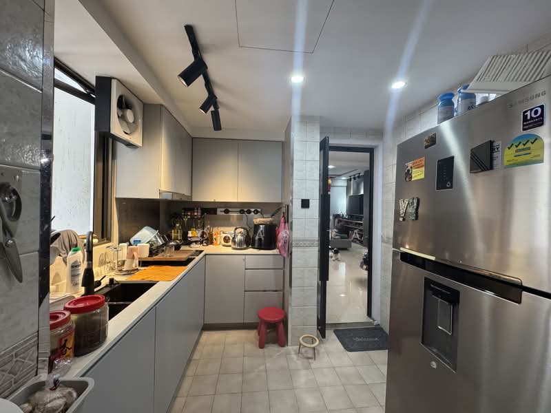 Parkview Apartments, 1 Bukit Batok Street 25, 3 Bedrooms, 1,120 sqft, Condominium For Sale, by Thomas Tan, 500180672 - Kitchen - PropertyGuru.com.sg