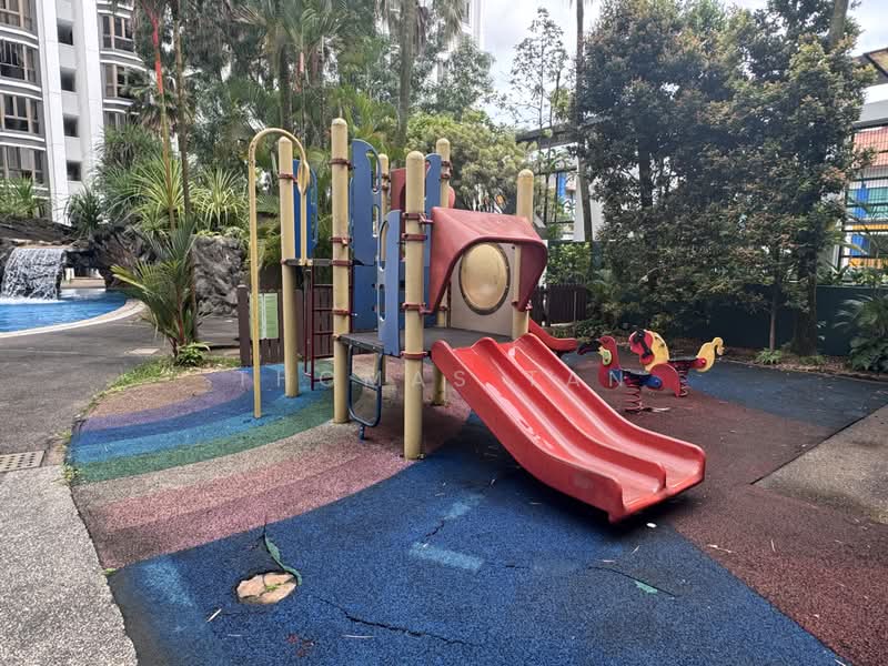 Parkview Apartments, 1 Bukit Batok Street 25, 3 Bedrooms, 1,120 sqft, Condominium For Sale, by Thomas Tan, 500180672 - Exterior - PropertyGuru.com.sg