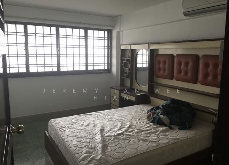 214 Lorong 8 Toa Payoh, 214 Lorong 8 Toa Payoh, 2 Bedrooms, 882 sqft, HDB Flat For Sale, by Jeremy Tan Wee Hian, 500180684 - Bedroom - PropertyGuru.com.sg