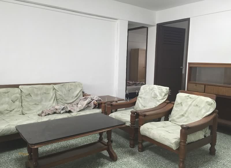 214 Lorong 8 Toa Payoh, 214 Lorong 8 Toa Payoh, 2 Bedrooms, 882 sqft, HDB Flat For Sale, by Jeremy Tan Wee Hian, 500180684 - Living Room - PropertyGuru.com.sg