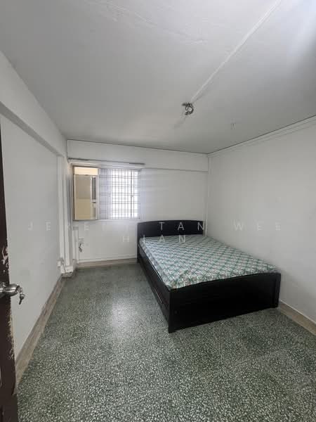 214 Lorong 8 Toa Payoh, 214 Lorong 8 Toa Payoh, 3 Bedrooms, 882 sqft, HDB Flat For Sale, by Jeremy Tan Wee Hian, 500180684 - Bedroom - PropertyGuru.com.sg