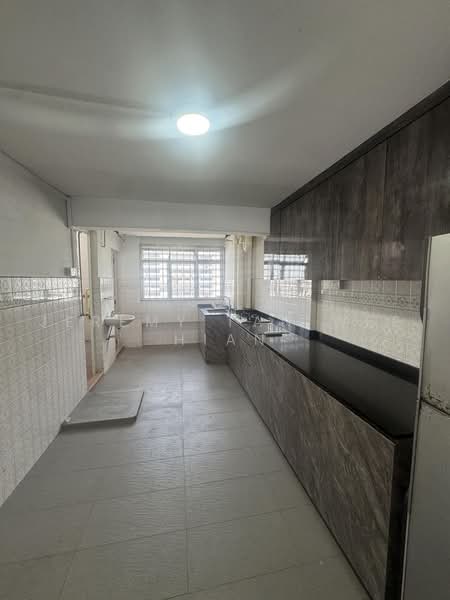 214 Lorong 8 Toa Payoh, 214 Lorong 8 Toa Payoh, 3 Bedrooms, 882 sqft, HDB Flat For Sale, by Jeremy Tan Wee Hian, 500180684 - Kitchen - PropertyGuru.com.sg