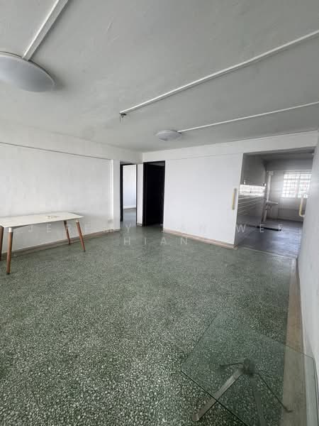 214 Lorong 8 Toa Payoh, 214 Lorong 8 Toa Payoh, 3 Bedrooms, 882 sqft, HDB Flat For Sale, by Jeremy Tan Wee Hian, 500180684 - Living Room - PropertyGuru.com.sg