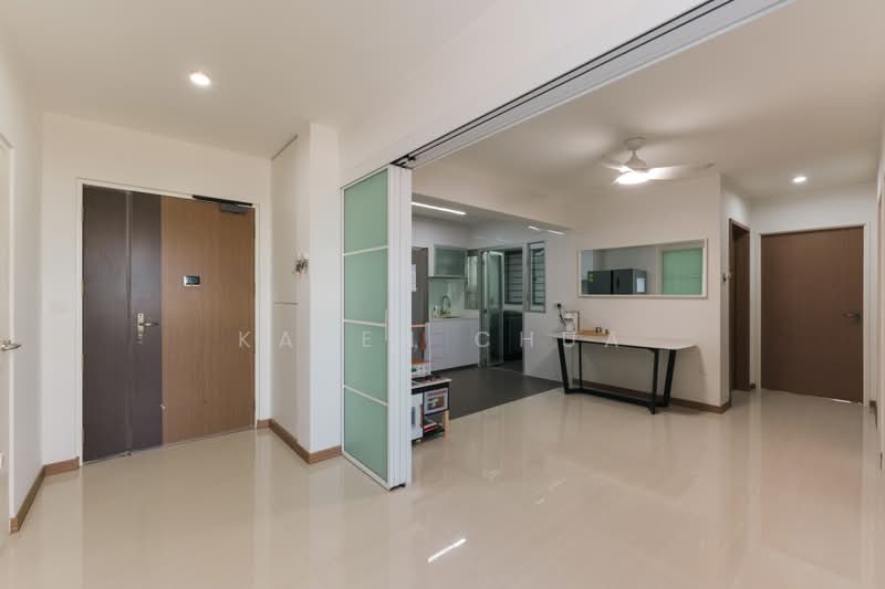 152A Bedok South Road, 152A Bedok South Road, 3 Bedrooms, 1,001 sqft, HDB Flat For Sale, by Karen Chua, 500180687 - Living Room - PropertyGuru.com.sg