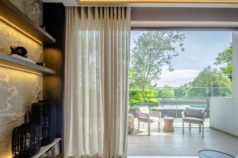 Parksuites, 18 Holland Grove Road, 4 Bedrooms, 3,068 sqft, Condominium For Sale, by Rio Pang, 500180690 - Balcony - PropertyGuru.com.sg