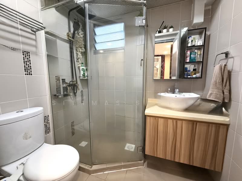 180A Rivervale Crescent, 180A Rivervale Crescent, 2 Bedrooms, 720 sqft, HDB Flat For Sale, by Sitimas Senin, 500180691 - Bathroom - PropertyGuru.com.sg