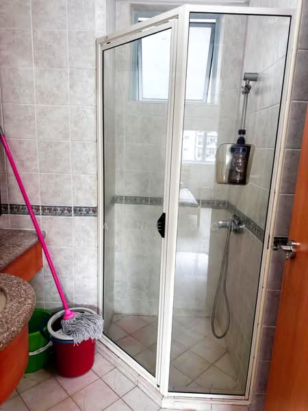 Guilin View, 20 Bukit Batok Street 52, 2 Bedrooms, 861 sqft, Condominium For Rent, by Elaine Goi, 500180698 - Bathroom - PropertyGuru.com.sg