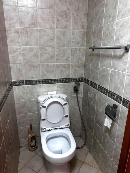 Guilin View, 20 Bukit Batok Street 52, 2 Bedrooms, 861 sqft, Condominium For Rent, by Elaine Goi, 500180698 - Bathroom - PropertyGuru.com.sg