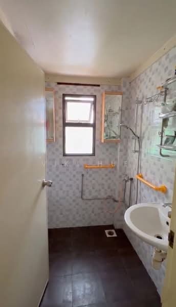 2B Whampoa Drive, , 4 Bedrooms, 1,033 sqft, Shophouse For Rent, by Viki Hue, 500180702 - Bathroom - PropertyGuru.com.sg