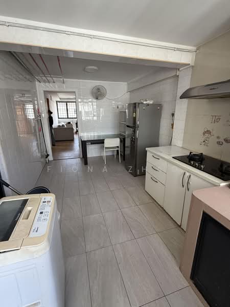 61 Lorong 5 Toa Payoh, 61 Lorong 5 Toa Payoh, 3 Bedrooms, 670 sqft, HDB Flat For Rent, by Fiona Zhao, 500180734 - Kitchen - PropertyGuru.com.sg