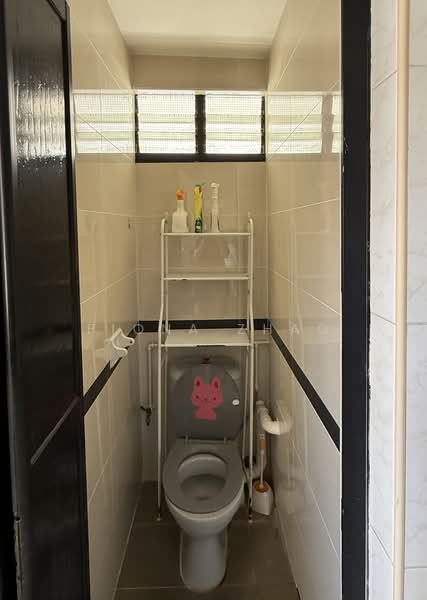 61 Lorong 5 Toa Payoh, 61 Lorong 5 Toa Payoh, 3 Bedrooms, 670 sqft, HDB Flat For Rent, by Fiona Zhao, 500180734 - Bathroom - PropertyGuru.com.sg