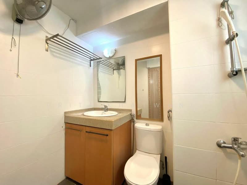 Melville Park, 18 Simei Street 1, 3 Bedrooms, 1,302 sqft, Apartment For Sale, by Priti Khatwani, 500180739 - Bathroom - PropertyGuru.com.sg