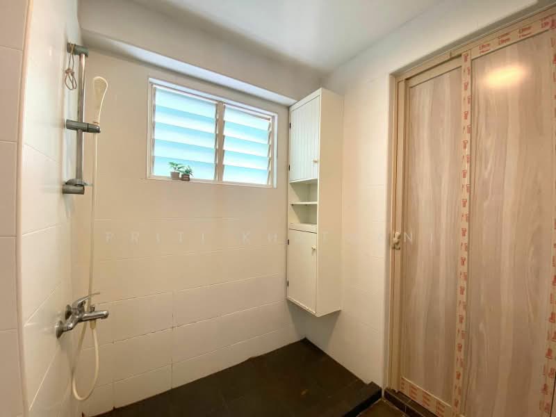 Melville Park, 18 Simei Street 1, 3 Bedrooms, 1,302 sqft, Apartment For Sale, by Priti Khatwani, 500180739 - Bathroom - PropertyGuru.com.sg