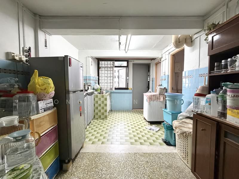 123 Lorong 1 Toa Payoh, 123 Lorong 1 Toa Payoh, 2 Bedrooms, 721 sqft, HDB Flat For Sale, by Wong Boon Keng, 500180781 - Kitchen - PropertyGuru.com.sg