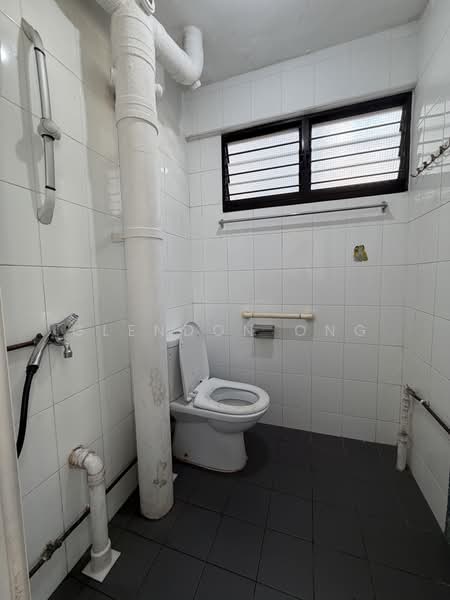142 Yishun Ring Road, 142 Yishun Ring Road, 2 Bedrooms, 732 sqft, HDB Flat For Sale, by Glendon Ong, 500180784 - Bathroom - PropertyGuru.com.sg