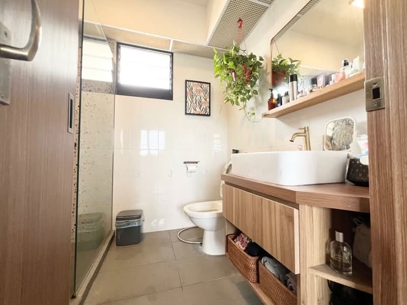 467A Bukit Batok West Avenue 9, 467A Bukit Batok West Avenue 9, 3 Bedrooms, 1,001 sqft, HDB Flat For Sale, by Ng Jun Wei, 500180801 - Bathroom - PropertyGuru.com.sg