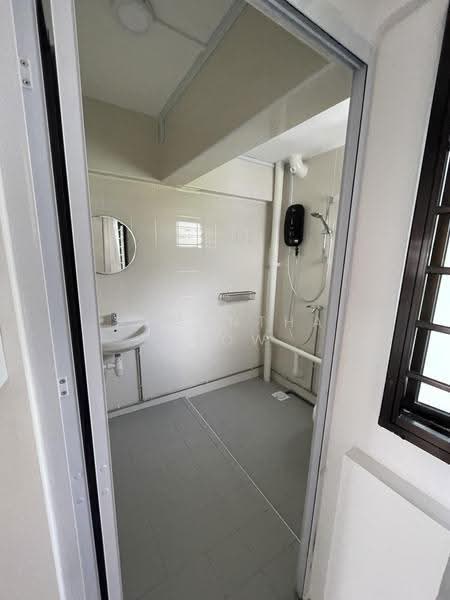 124 Hougang Avenue 1, 124 Hougang Avenue 1, Hougang / Punggol / Sengkang, Room Rental, 300 sqft, HDB Flat For Rent, by Samantha Leow, 500180802 - Bathroom - PropertyGuru.com.sg