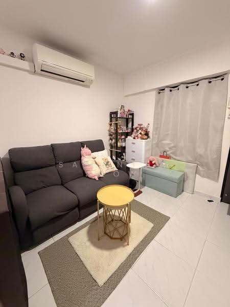 124 Hougang Avenue 1, 124 Hougang Avenue 1, Hougang / Punggol / Sengkang, Room Rental, 300 sqft, HDB Flat For Rent, by Samantha Leow, 500180802 - Living Room - PropertyGuru.com.sg